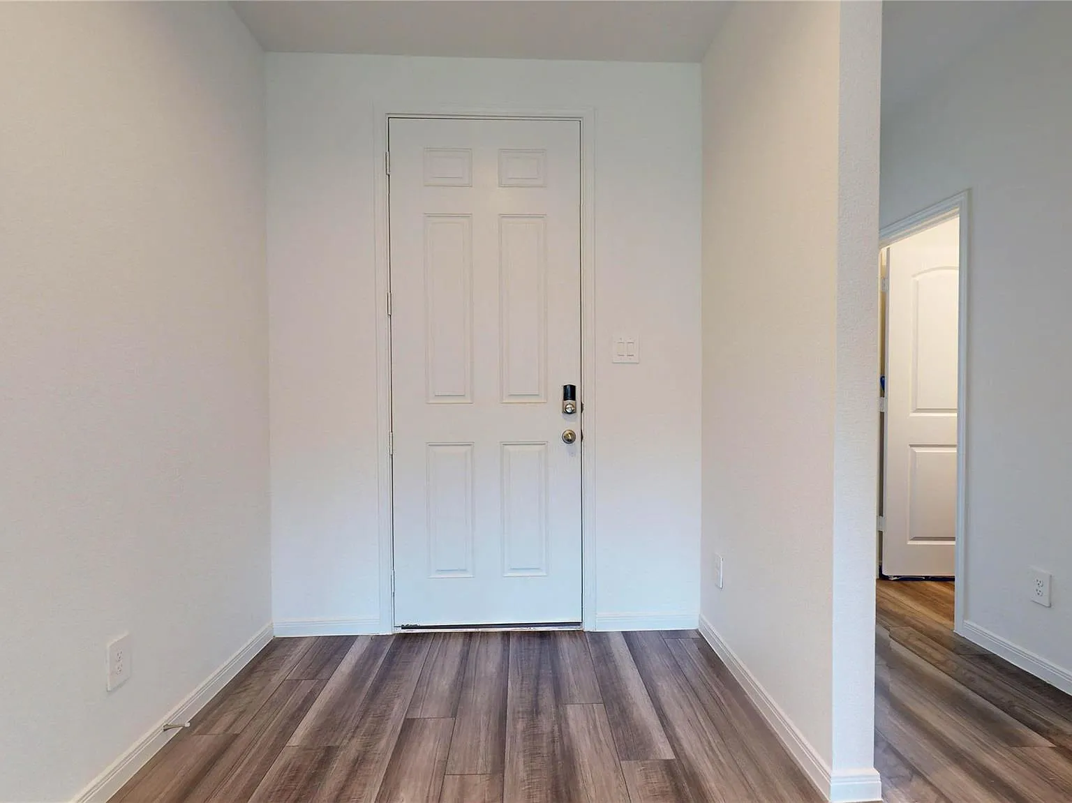 4 bed, 3.0 bath, 2404 sqft, $2,700 — Photo 3