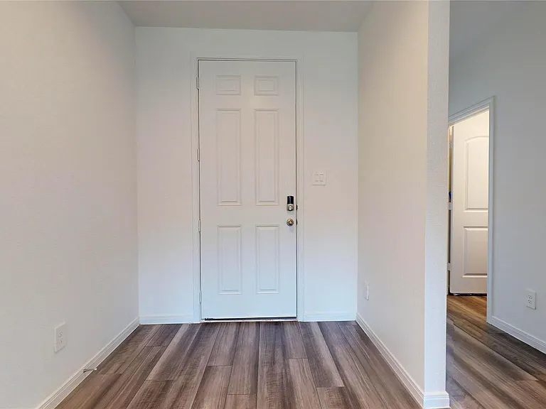 1522 Oakdale Crest Rd — Photo 3