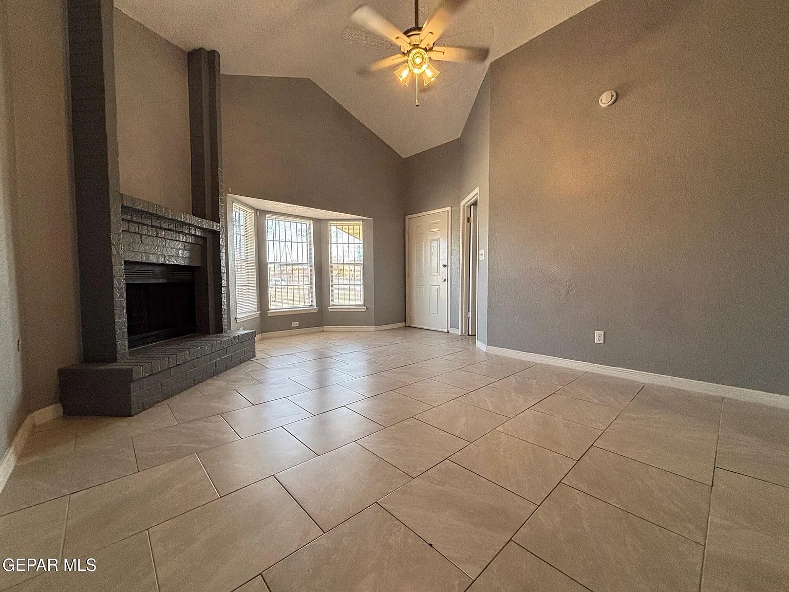 2 bed, 1.5 bath, 1050 sqft, $1,280 — Photo 4