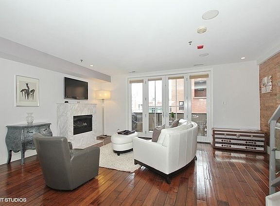 3rd image of 2332 S Michigan Ave APT 409