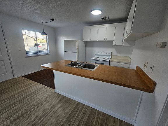 5th image of 25191 Grant St #2