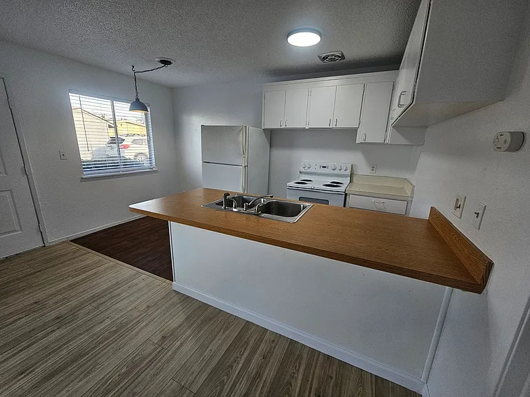 25191 Grant St #2 — Photo 5