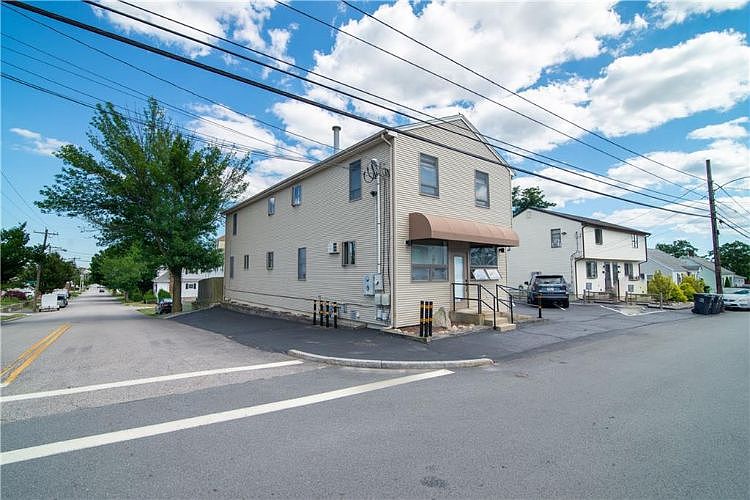 1st image of 112 Lyon Ave