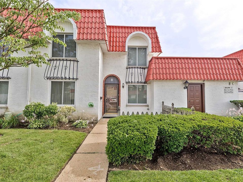 1st image of 8 Alhambra Dr