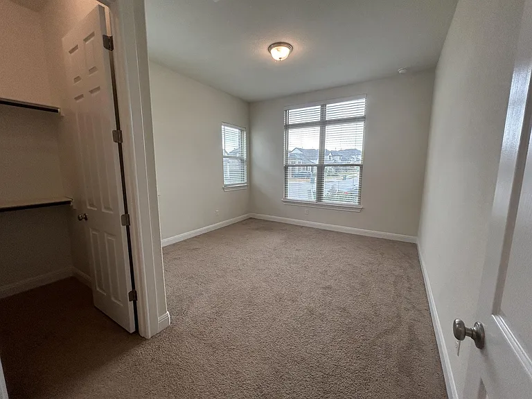 3005 Zelma Dr — Photo 3