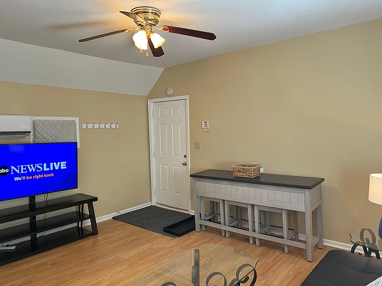 101 Maple St #3 — Photo 5