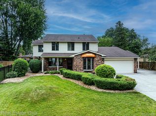 39298 Sunderland Dr, Clinton Township, MI 48038