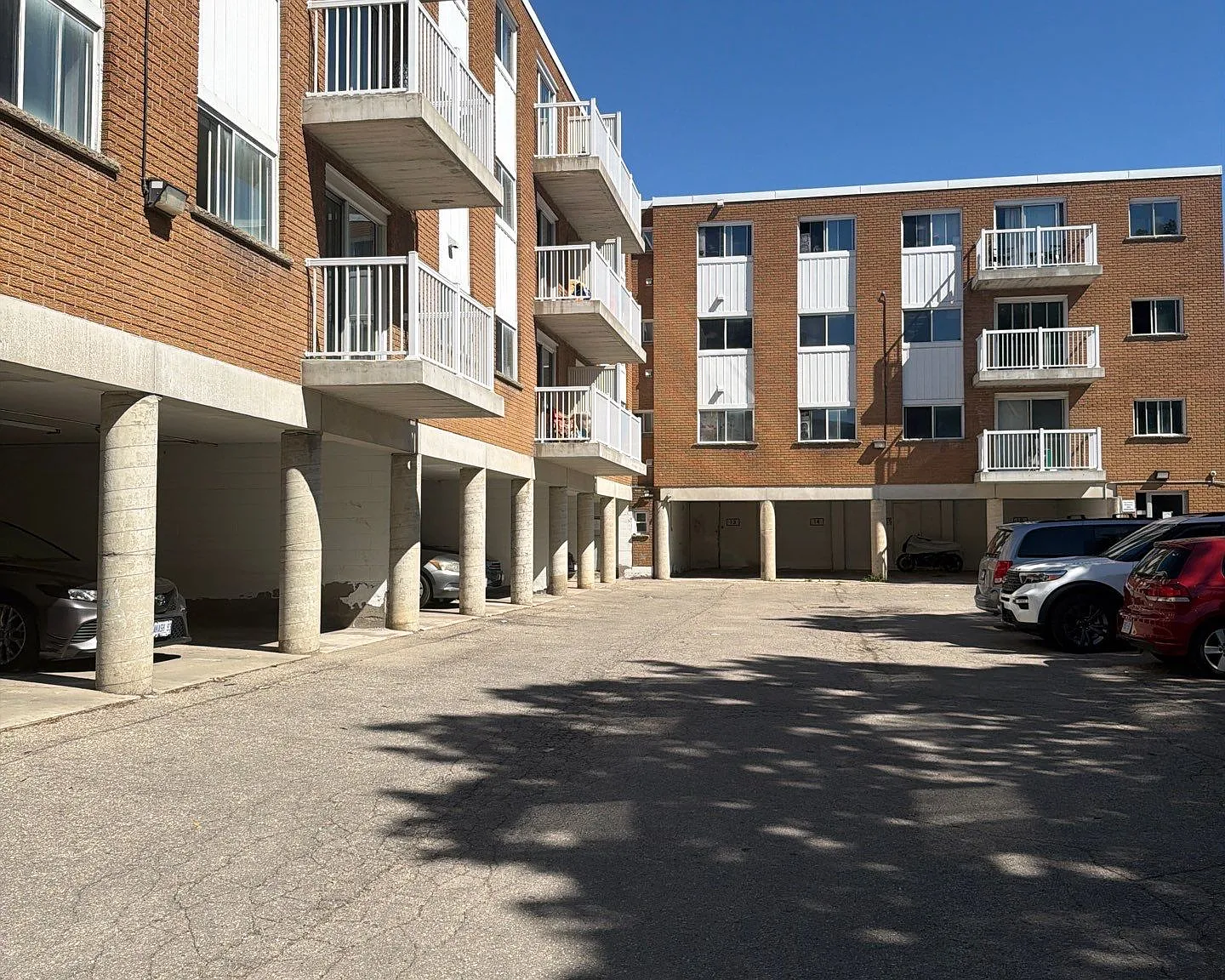 350 Regina Street North Waterloo — Photo 1