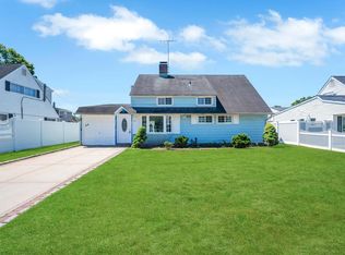64 Summer Ln, Hicksville, NY 11801