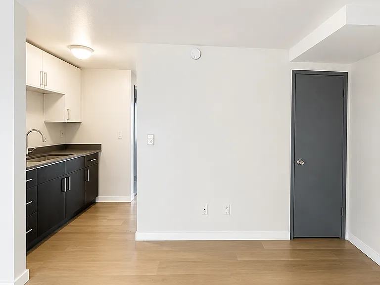 703 Woodford Ave N #3A — Photo 17