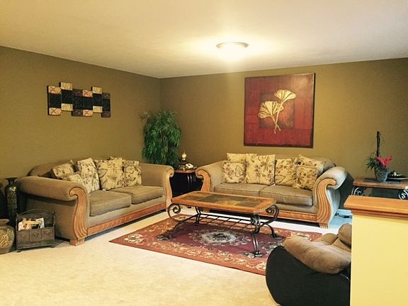 3rd image of 2910 Parkview Dr