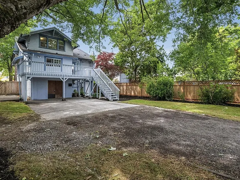 2327 Cedar St — Photo 13