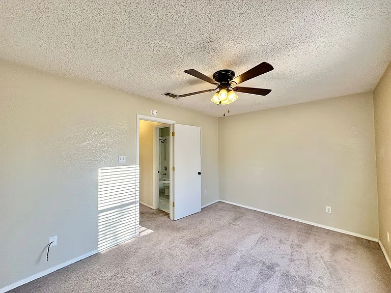 401 W Lincoln Ave — Photo 22