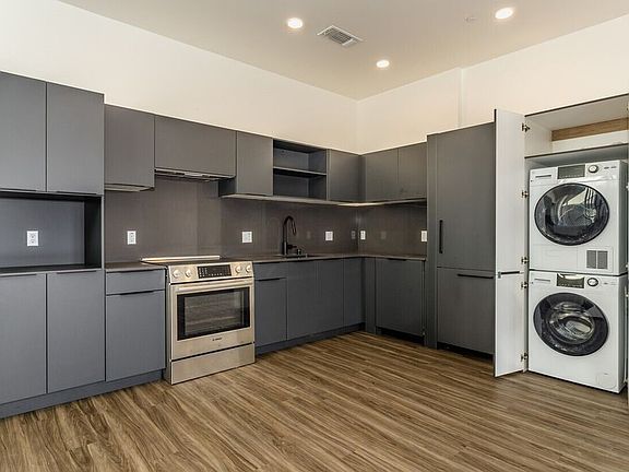 4th image of 533 53rd St Suite 205