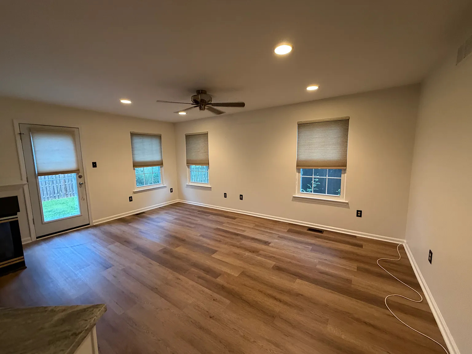 112 Lincoln Ln — Photo 2