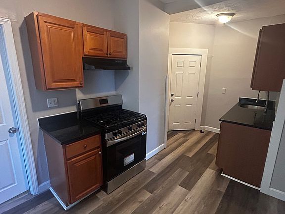 3rd image of 99 Woodledge St #1