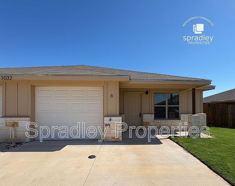 1st image of 1032B Edwards Dr