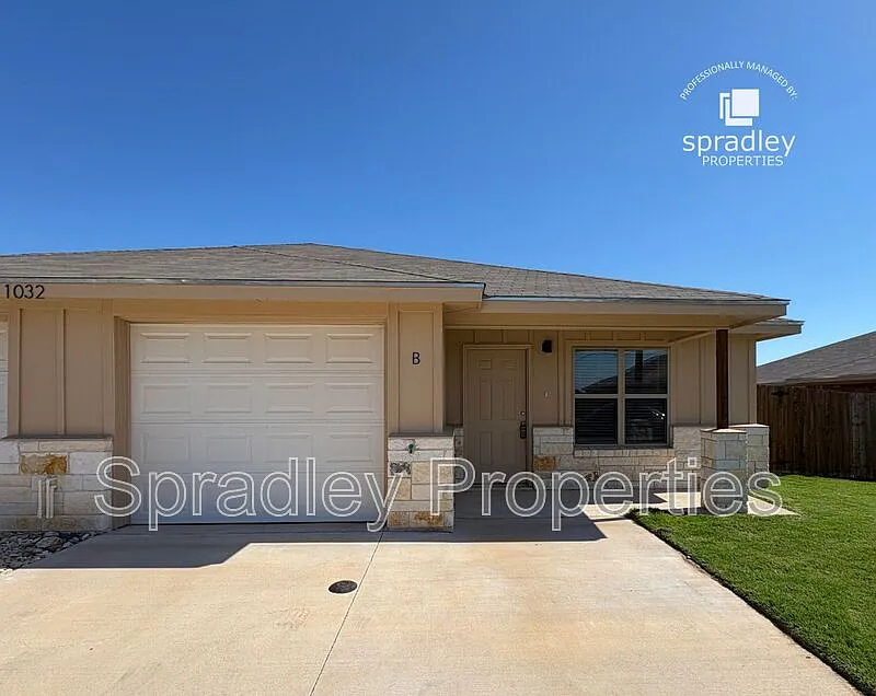 1032B Edwards Dr