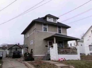 1206 S Fruit Ave, Freeport, IL 61032