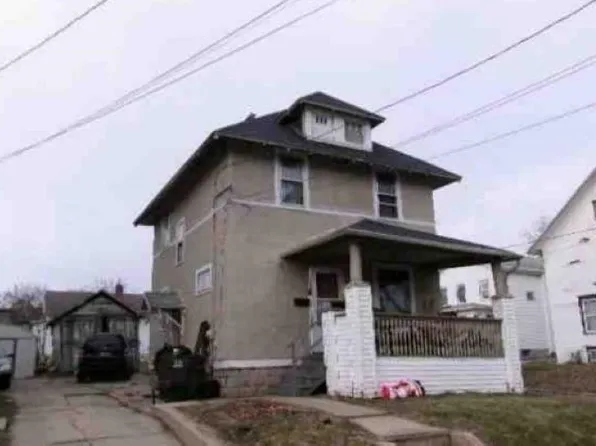 1206 S Fruit Ave, Freeport, IL 61032