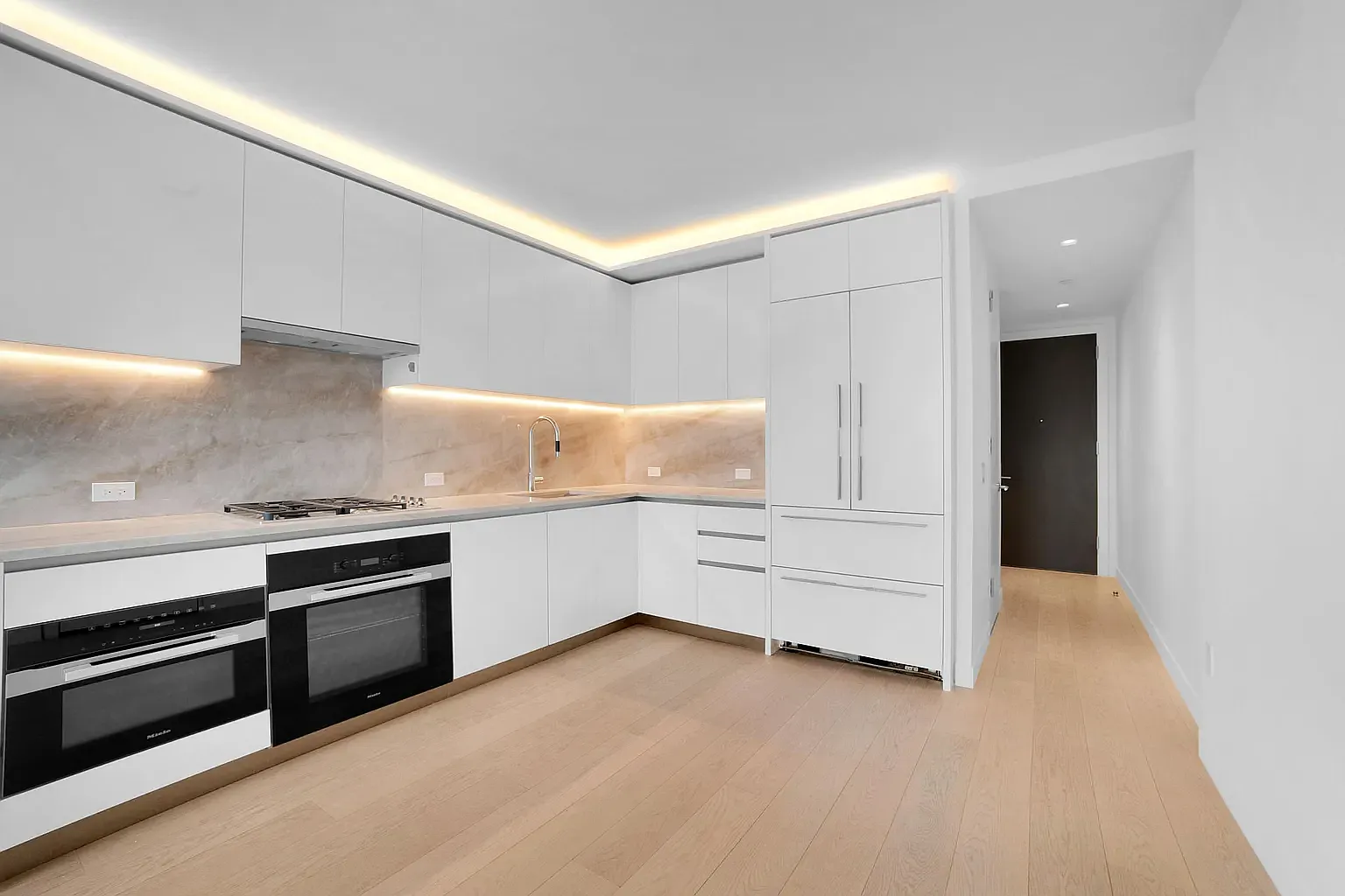 450 Washington Street — Photo 3