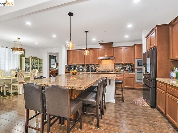 4th image of 2705 Reddington Way