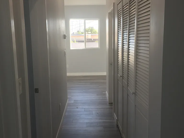 6733 1/2 Kraft Ave — Photo 12