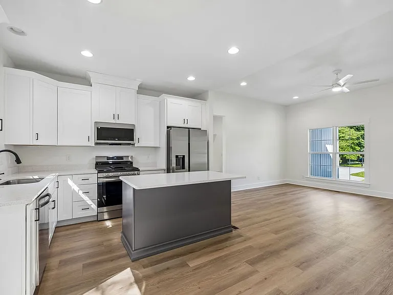 112 Rogers Ave — Photo 20