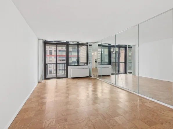 300 East 54th Street image 3 of 14