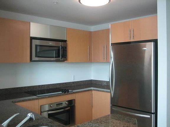 5th image of 300 S Biscayne Blvd APT 418