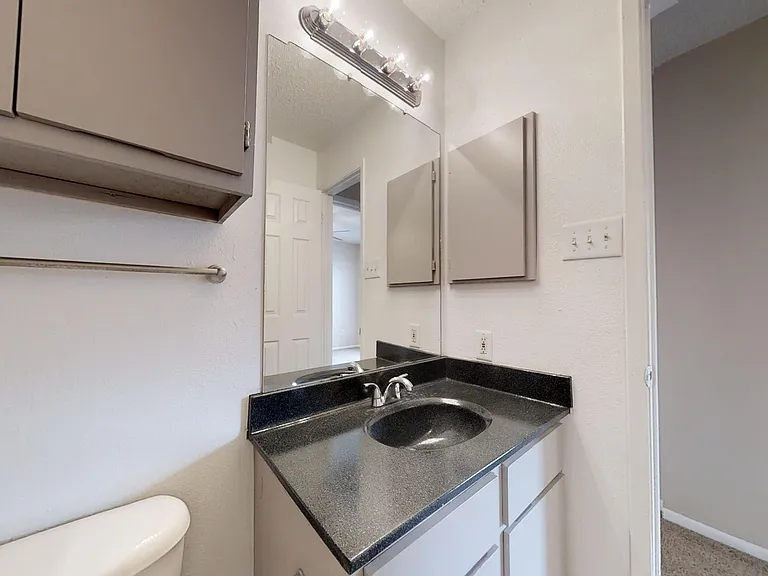 Willow Hill Apartments — Photo 46
