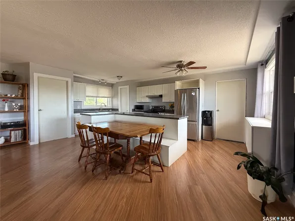 223 2nd Avenue E, Frontier, SK S0N 0W0