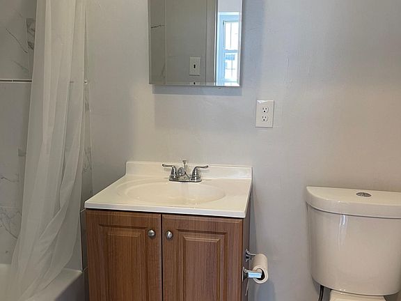 5th image of 2450 S 9th St Floor 1