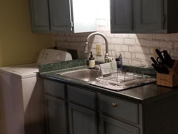 5th image of 415 Mary St