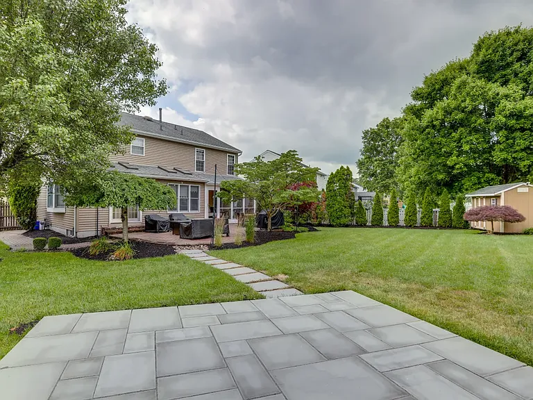 151 Rambling Rd — Photo 37