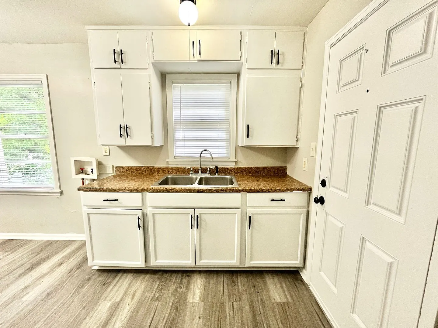 4840 Southside Drive-New — Photo 2