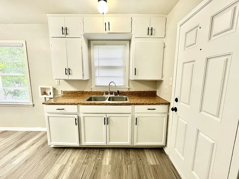 4840 Southside Drive-New — Photo 2