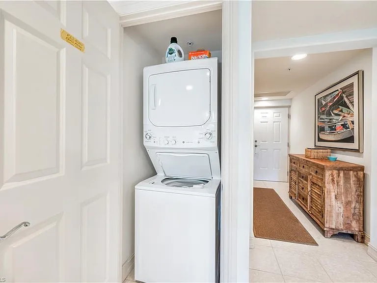 2748 Tiburon Blvd E #C-301 — Photo 12