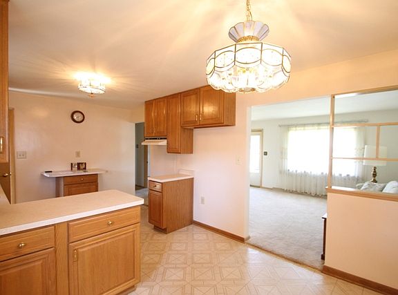 4th image of 2827 E Bottsford Ave
