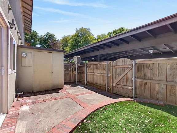 4th image of 8828 La Riviera Dr Unit E