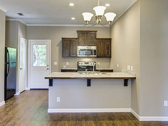 4th image of 1411 S Lyons Ave