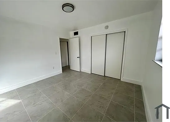 330 W 20th St #7 — Photo 8