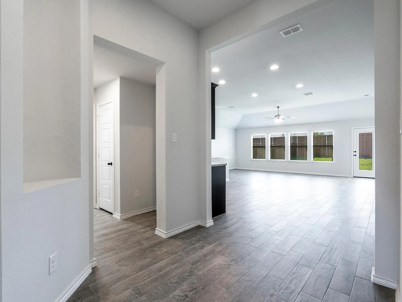 4 bed, 1950 sqft, $2,450 — Photo 4