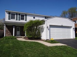 722 N Lakeside Dr, Vernon Hills, IL