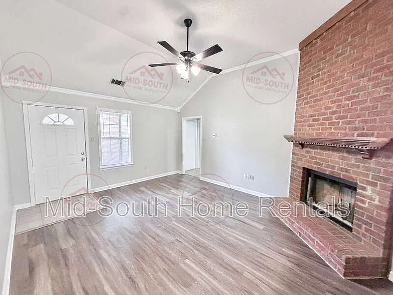 3 bed, 2.0 bath, 1259 sqft, $1,995 — Photo 4