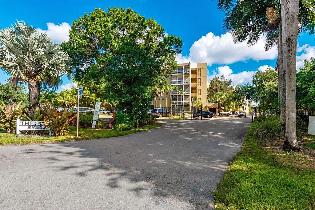 2 bed, 945 sqft, $1,999 — Photo 1