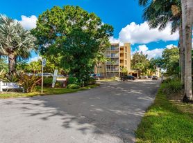 4111 Stirling Rd