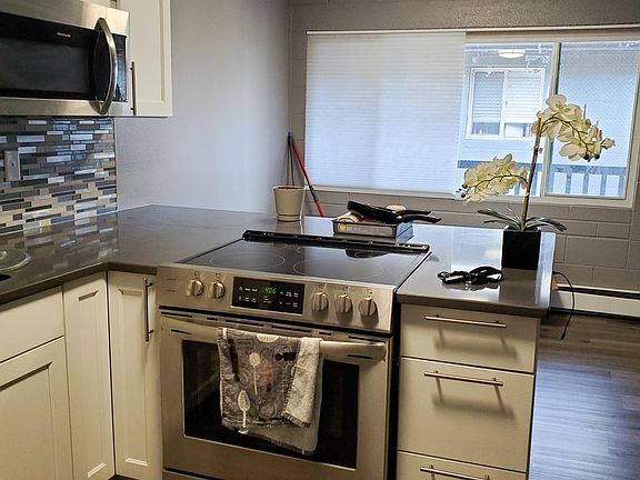 4th image of 341 Garfield Ave #D7