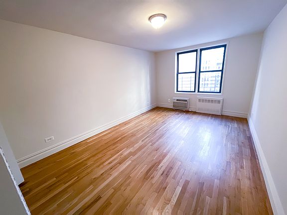 5th image of 320 W 56th St APT 3D
