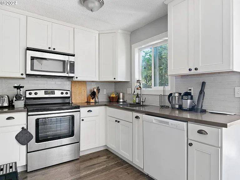 6847 N Seneca St #6847 — Photo 6